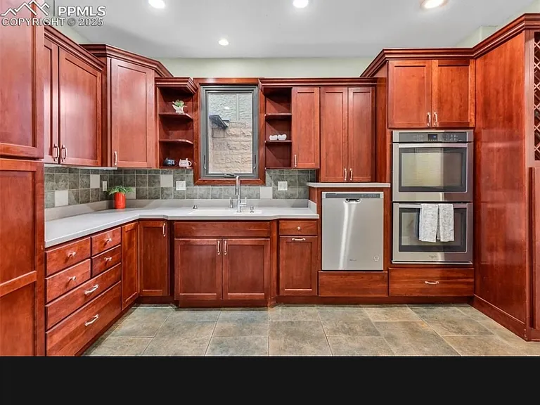 2414 N Greenwood St — Photo 8