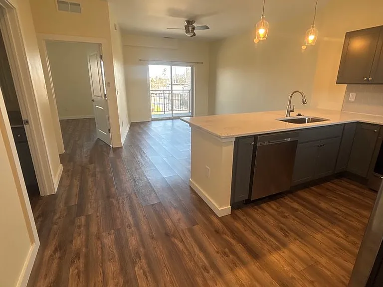 1115 N Walnut St — Photo 3