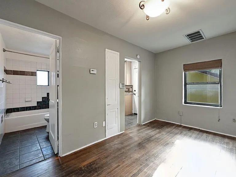 2829 San Gabriel St — Photo 24