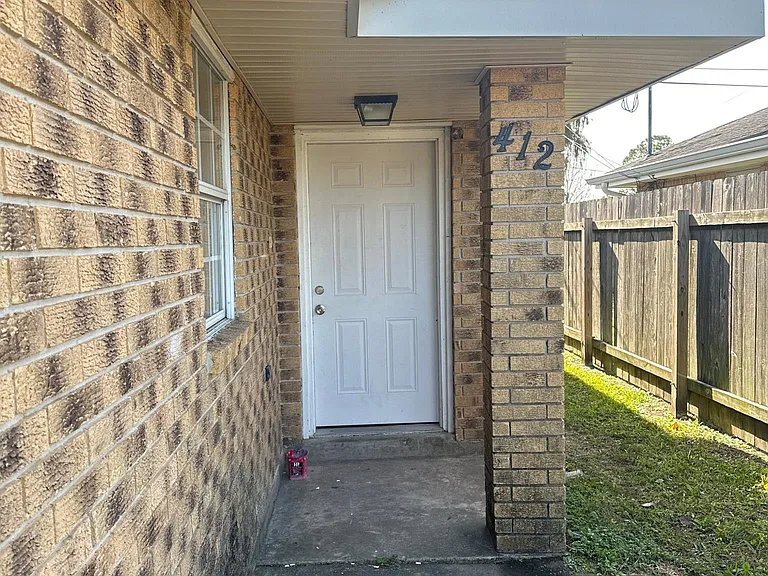 412 E Liberaux St — Photo 1