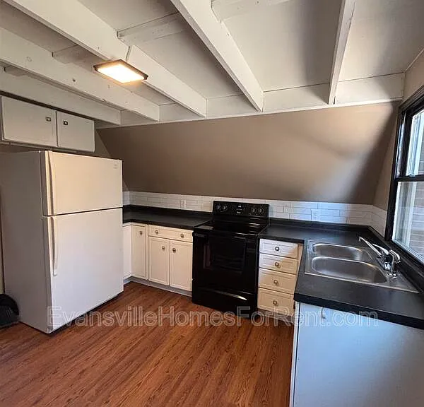 1625 N Saint Joseph Ave — Photo 3