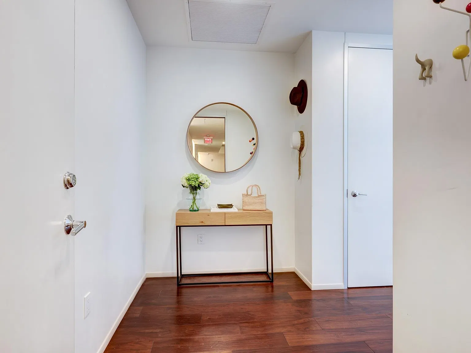 2 bed, 2.0 bath, 1281 sqft, $6,000 — Photo 4