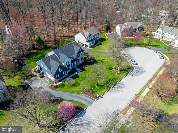 3rd image of 105 Clydesdale Ct
