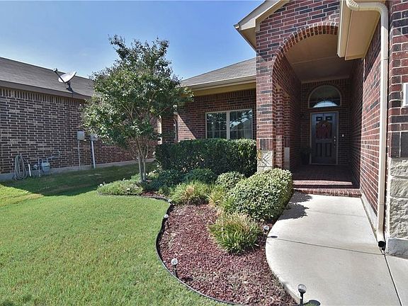 3rd image of 1308 Woodbine Cliff Dr
