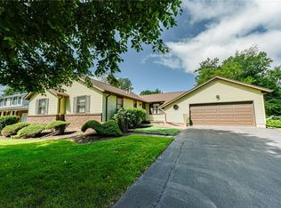 67 Briar Wood Ln, Rochester, NY 14626