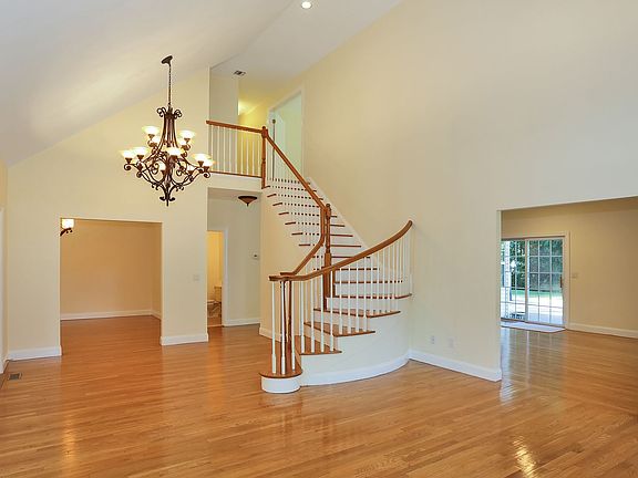 2nd image of 4 Dalton Ct