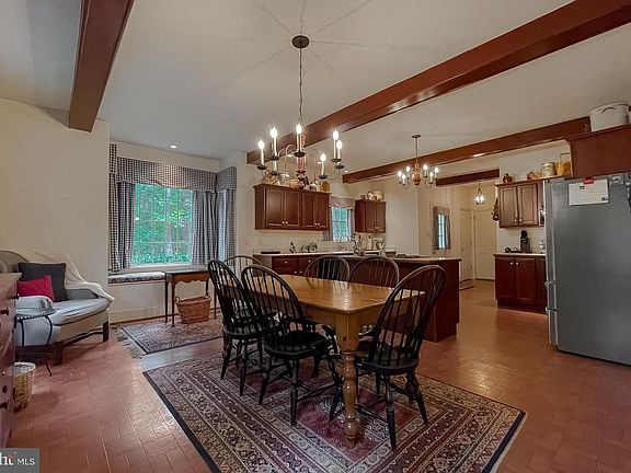 3rd image of 9275 Crescent Ln