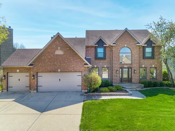 1713 Edgewood Dr, Algonquin, IL 60102