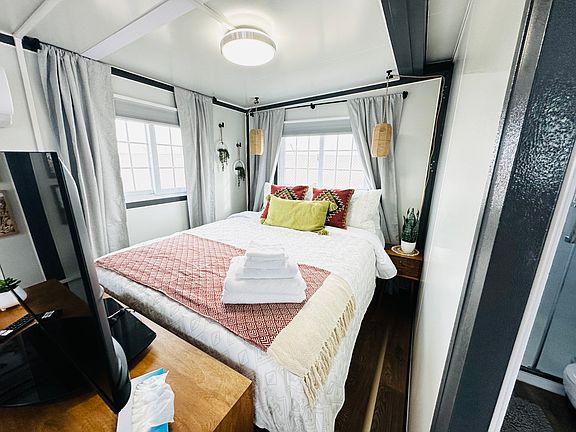 Queen bedroom