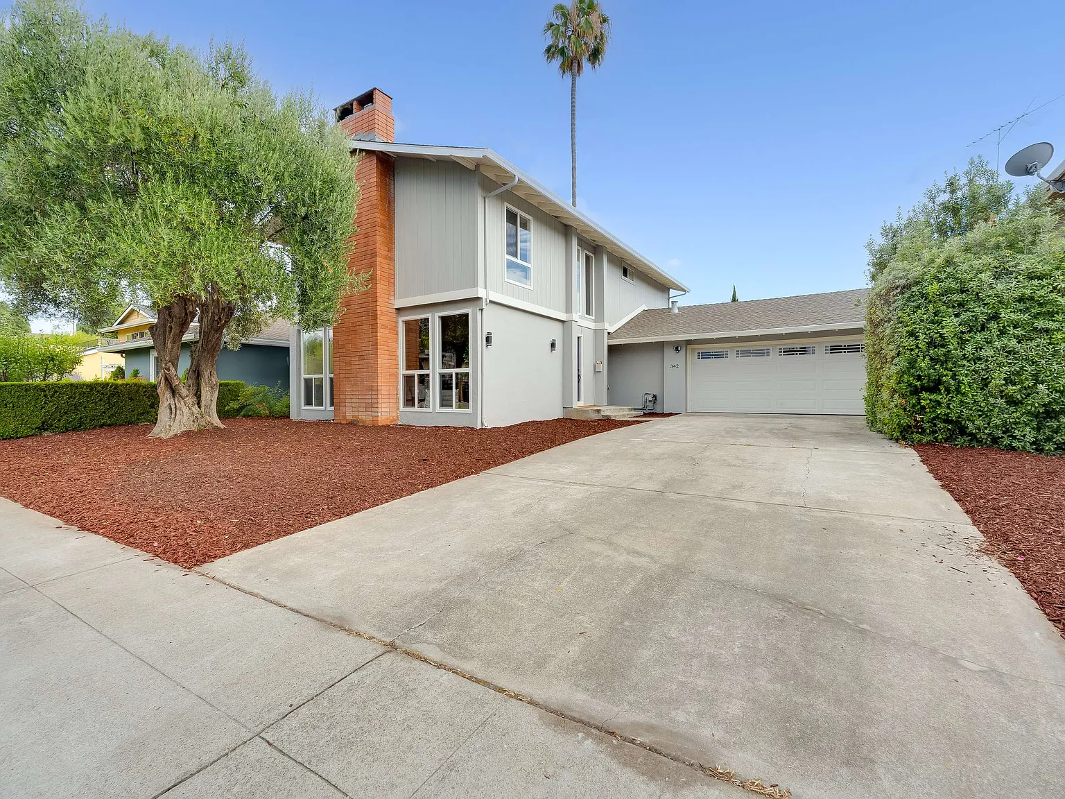 4 bed, 2035 sqft, $5,300 — Photo 1