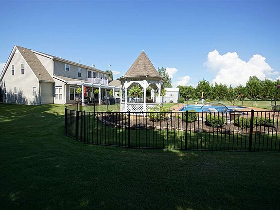 3rd image of 215 Caitlin Dr