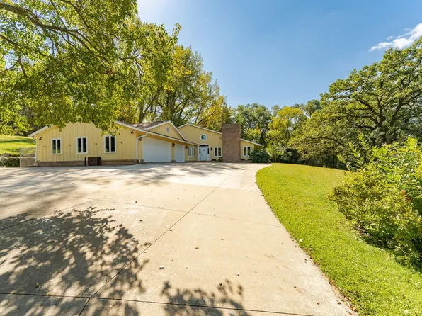 2011 Merrihills Dr SW, Rochester, MN 55902