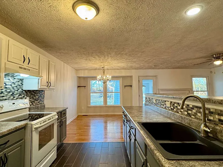 115 Zane Dr — Photo 8
