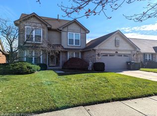 26871 Coachlight St, Woodhaven, MI 48183