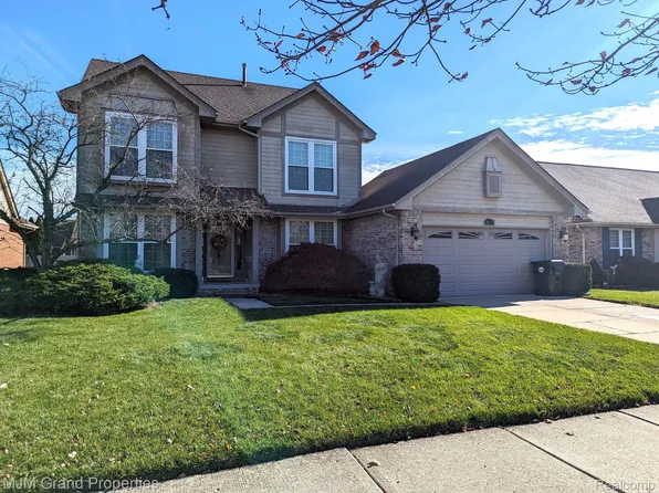 26871 Coachlight St, Woodhaven, MI 48183