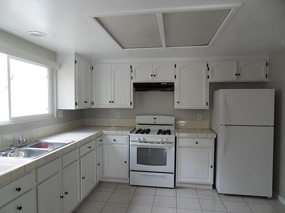 5th image of 208 Camino Corto