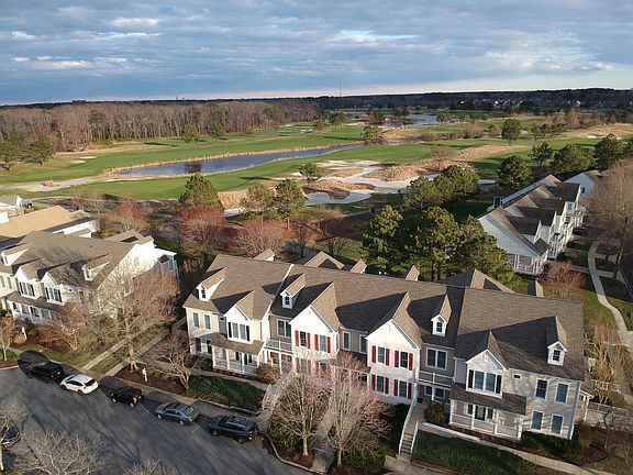 3rd image of 1 Clubhouse Dr Unit E