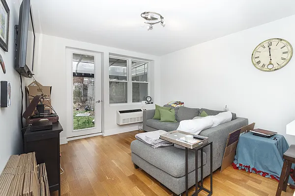 Rented by Flip Technologies Inc | media 30