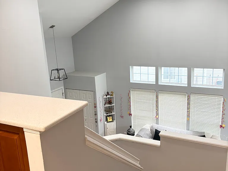 1255 Dunbarton Dr — Photo 9