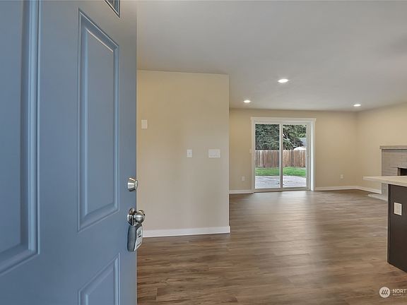 4th image of 17010 5th Avenue Ct E