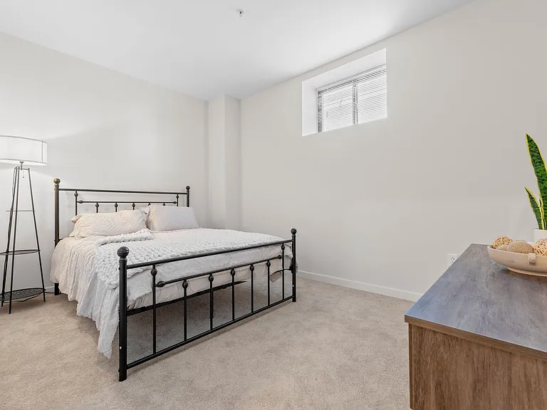 Altamont Apartments Limited-Time Special! First Month FREE with Approved Application! — Photo 36