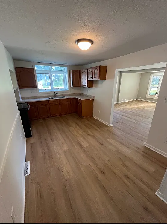 3 bed, 1172 sqft, $1,950 — Photo 4