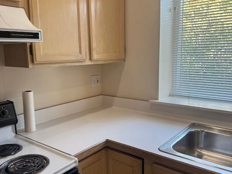 741 Willow Dr #B1 — Photo 3