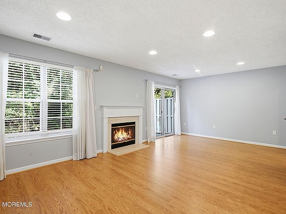 5th image of 702 Carnation Dr #702
