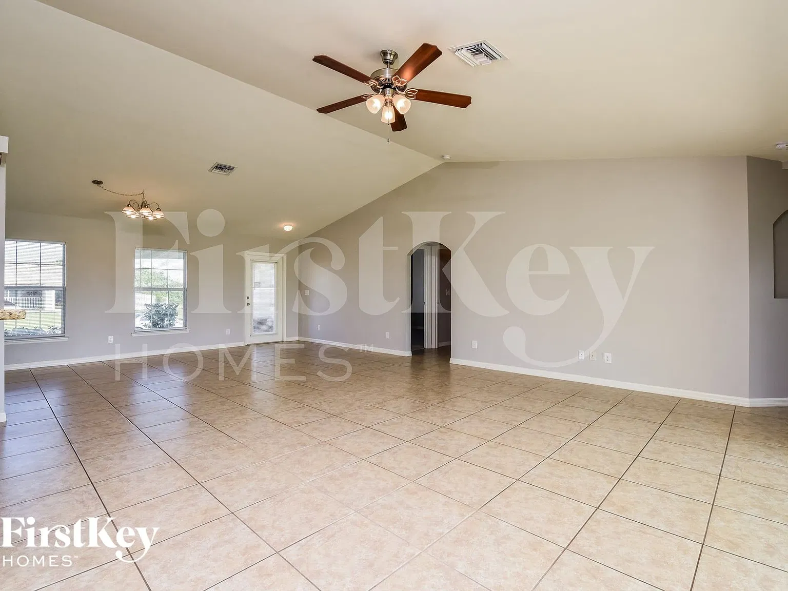 4 bed, 2.0 bath, 1829 sqft, $2,120 — Photo 4