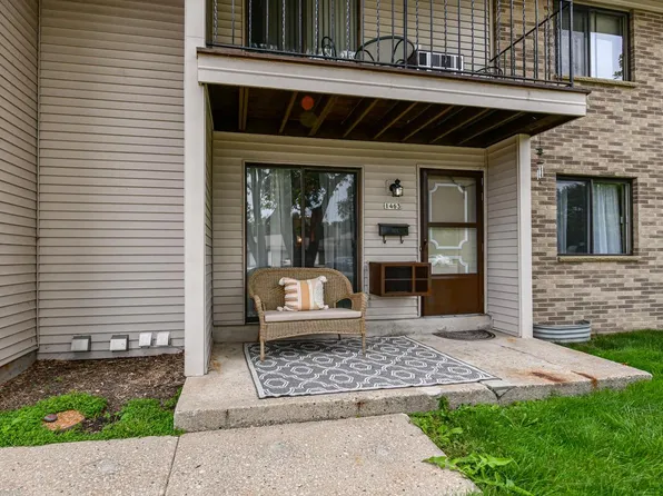 1463 South Carriage LANE, New Berlin, WI 53151