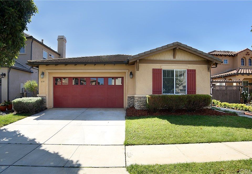 1st image of 828 W Della Dr