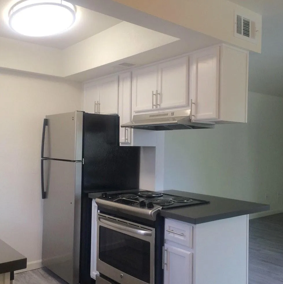1227 S Dorsey Ln — Photo 2