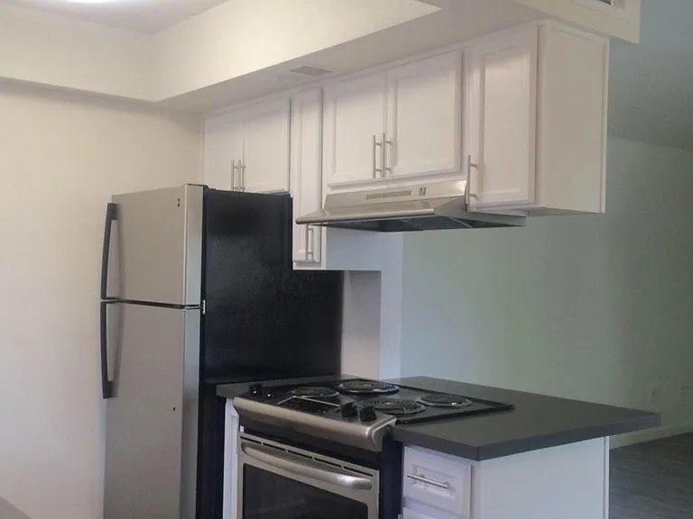 1227 S Dorsey Ln #201 — Photo 2
