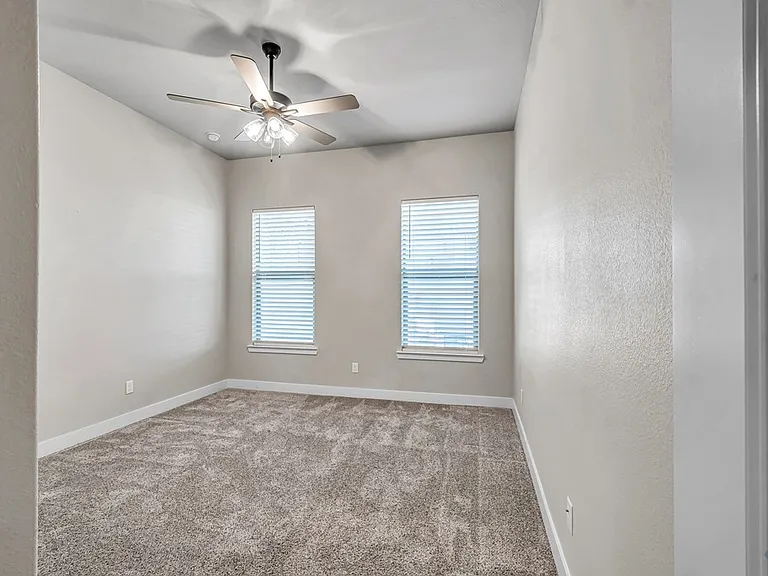 2405 Bastrop Ave — Photo 39