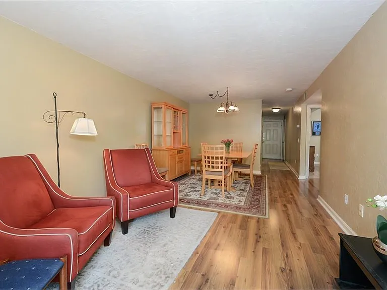 327 Plantation St — Photo 3