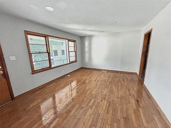 4th image of 1900 Chandler Rd