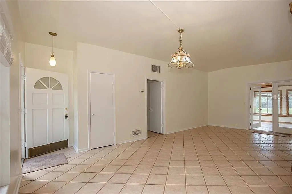 2925 Chantilly Ave — Photo 2