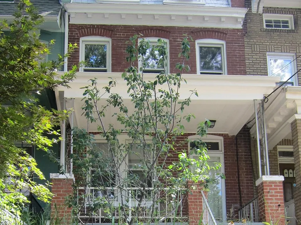 1322 Shepherd St NW #ENGLISH BASEMENT