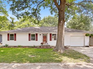 27 Elmwood Dr, Fisher, IL