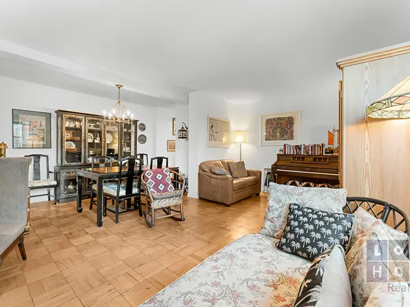 477 Fdr Drive image 2 of 18