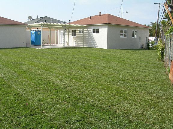 Huge fenced back yard