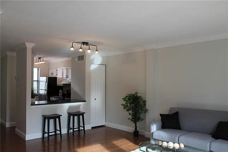 2 bed, 1.5 bath, $1,800 — Photo 3