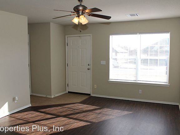 4th image of 967 Clearwater Cir