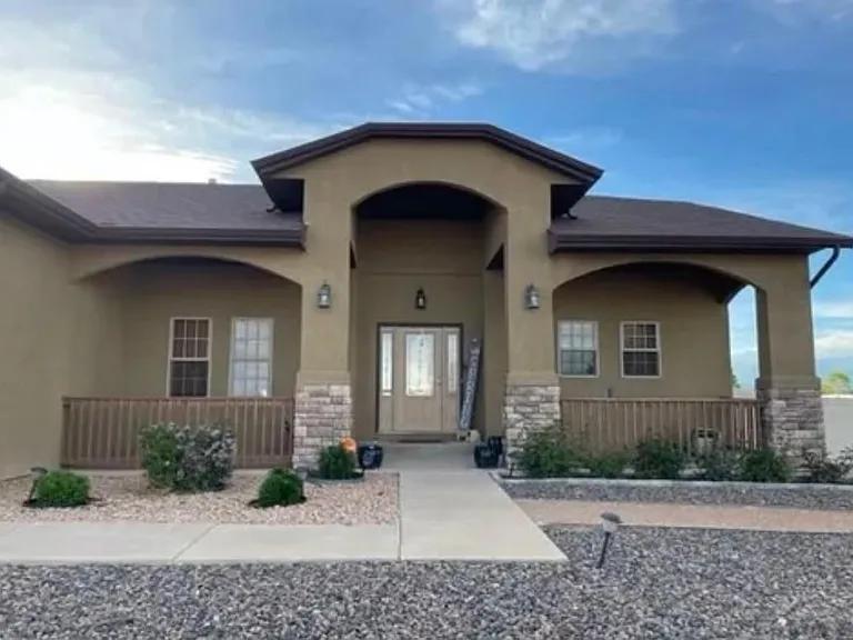 377 S Avenida Del Oro E — Photo 1