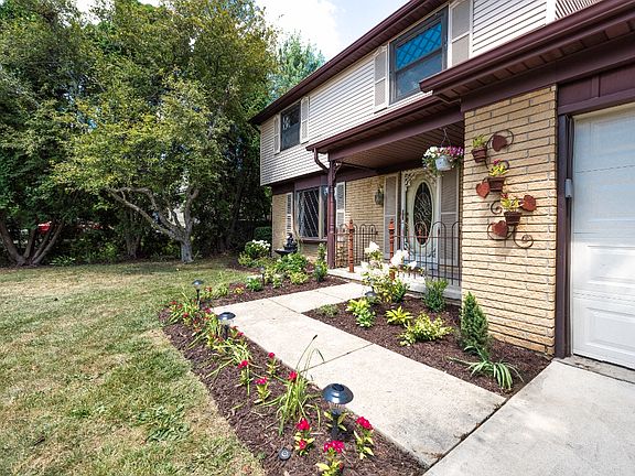 2nd image of 3707 Helen Ave