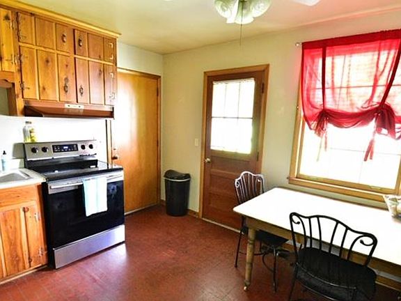 2nd image of 3917 Caylor Dr