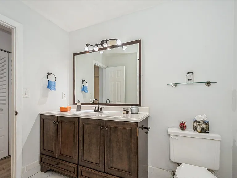 8208 NW 8th Pl — Photo 28