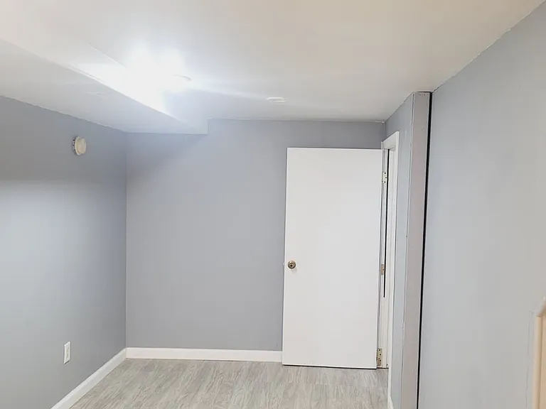 416 E 10th St — Photo 11