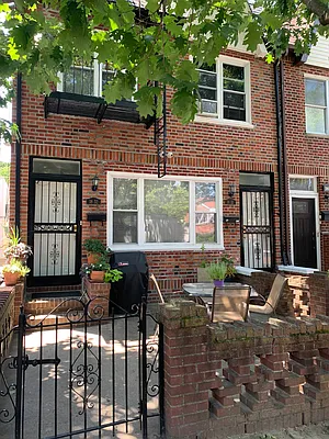 Rented by Halvatzis Realty | media 20