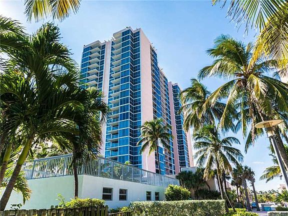 4th image of 2655 Collins Ave APT 607